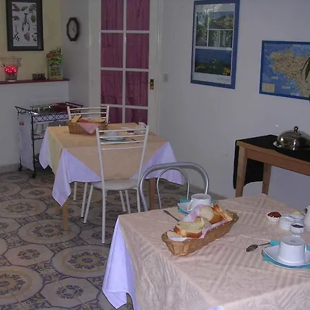 D'hote Priory-view Bed & Breakfast